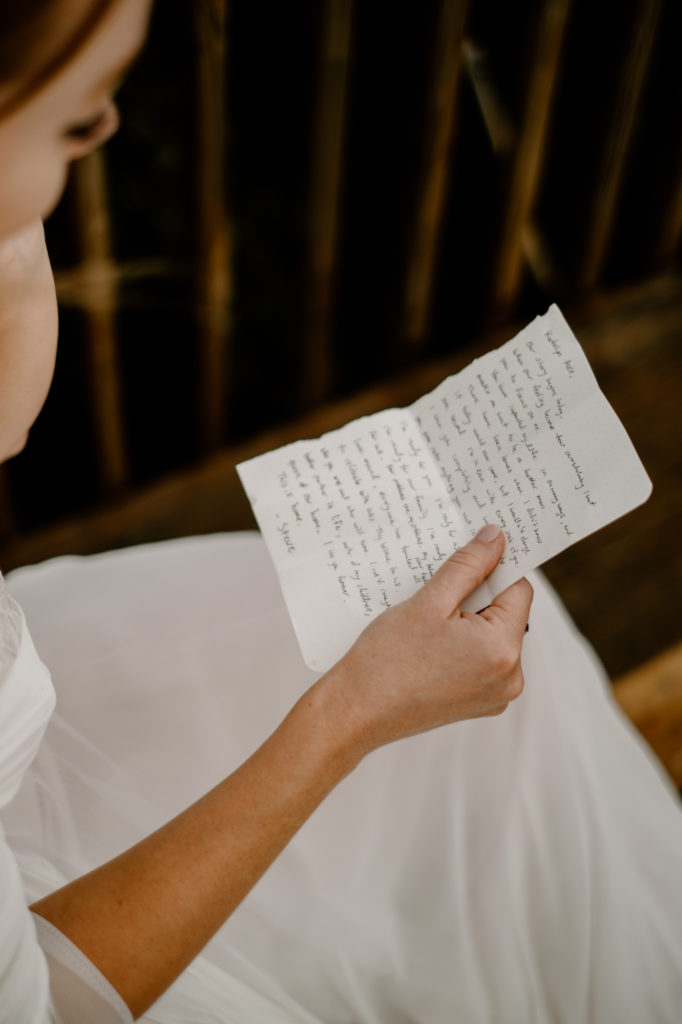bride reading her vows