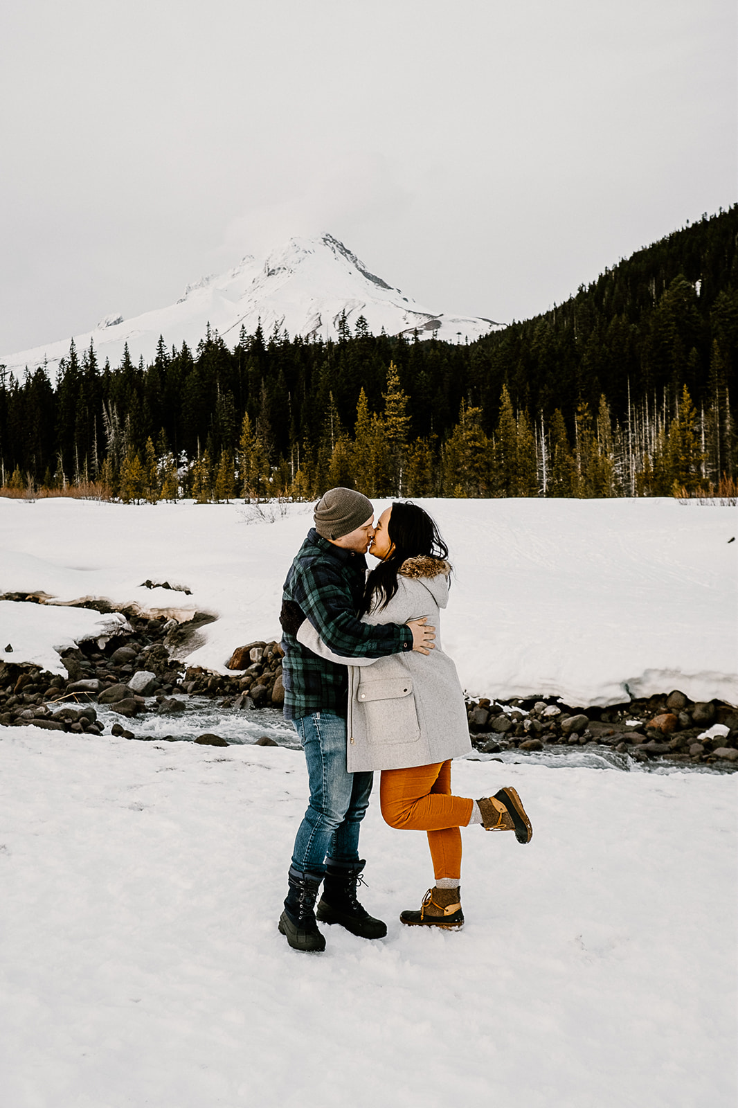 couple kissing in the snow at mount hood
