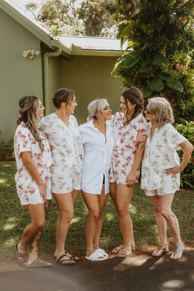 Check out this destination wedding at sunset ranch captured by Annette Ambrose Photographer, a Hawaii Destination Photographer. While you are at it, learn why you should get married in the tropical paradise known as Hawaii.