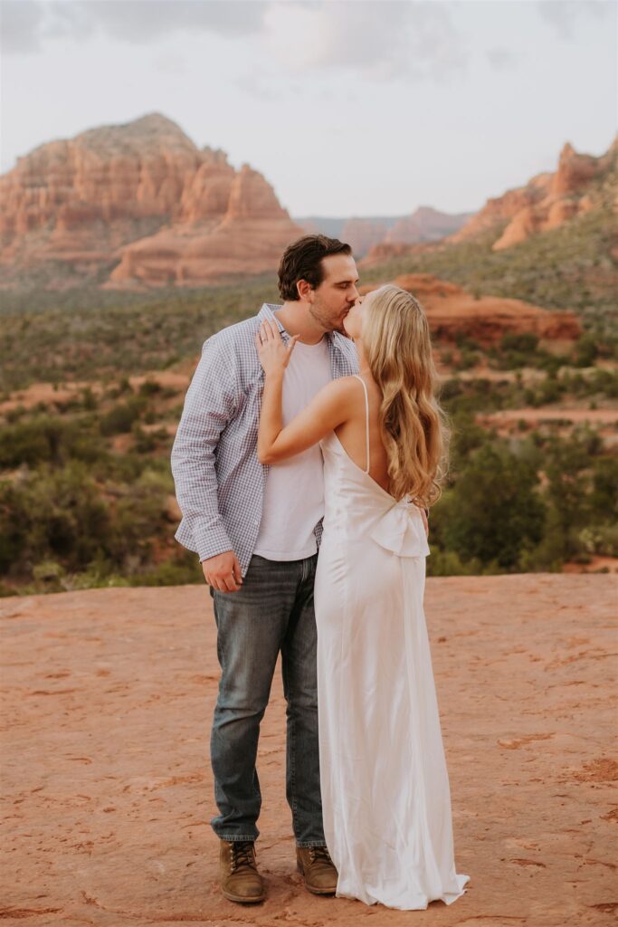 Arizona Photographer, Annette Ambrose Photography, breaks down her resources for a Bell Rock Sedona Engagement Session.
