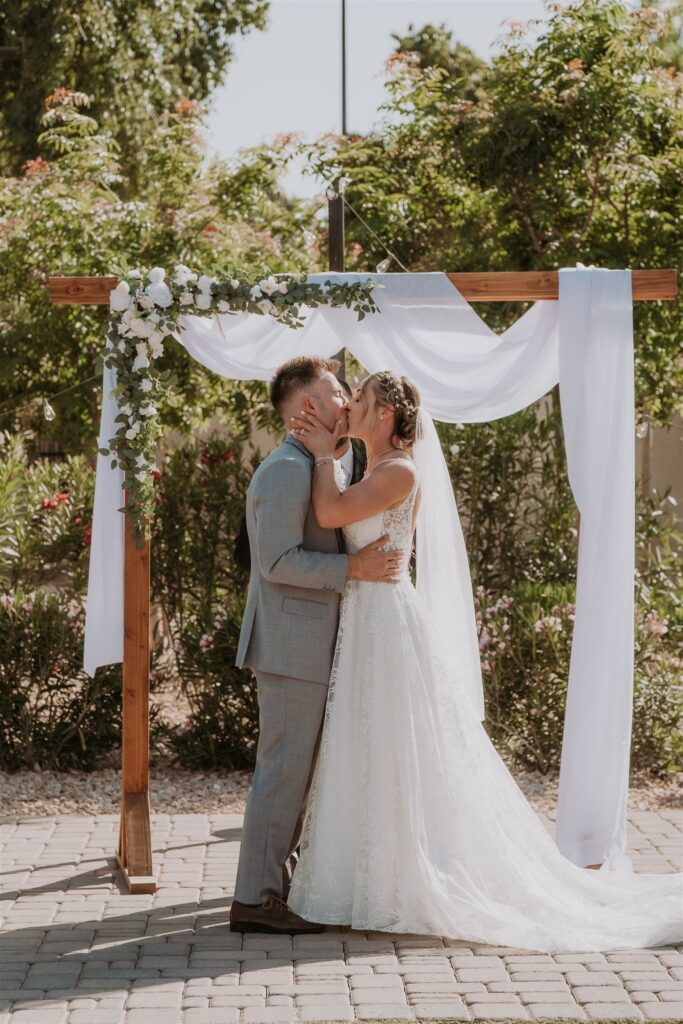 Annette Ambrose Photography, a Phoenix, Arizona wedding photographer, highlights a new modern wedding venue in the east valley of Phoenix called Modern Moments.