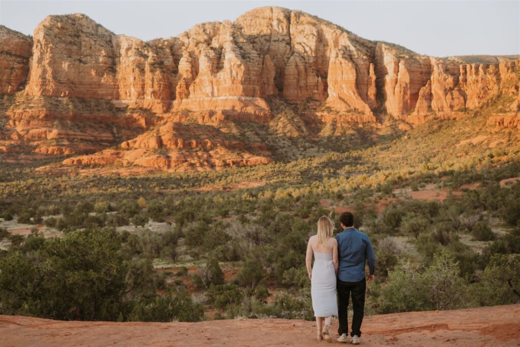 Annette Ambrose Photography, an Arizona-based photographer, shares a recent desert engagement session at Bell Rock + the Sedona Courthouse Butte Trail.