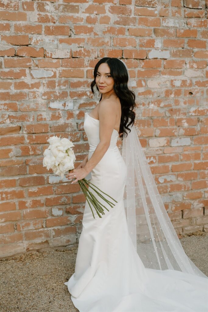 DOWNTOWN PHOENIX ENGAGEMENT photo locations with unique backdrops, from vintage hotels to modern art venues.