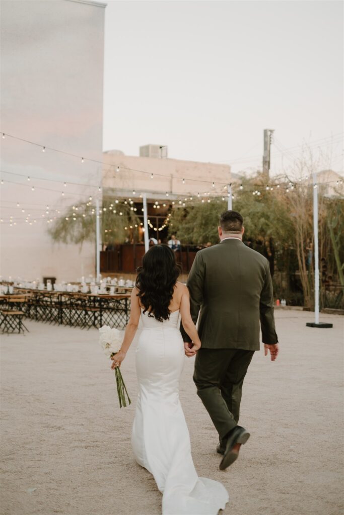 DOWNTOWN PHOENIX ENGAGEMENT photo locations with unique backdrops, from vintage hotels to modern art venues.