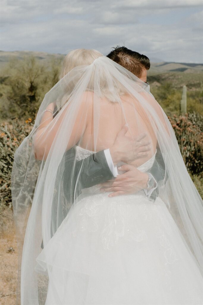 Annette Ambrose Photography, an Arizona-based Wedding Photographer, shares this classic, artsy wedding that took place at the Tonto Verde Golf Course in North Scottsdale, Arizona.
