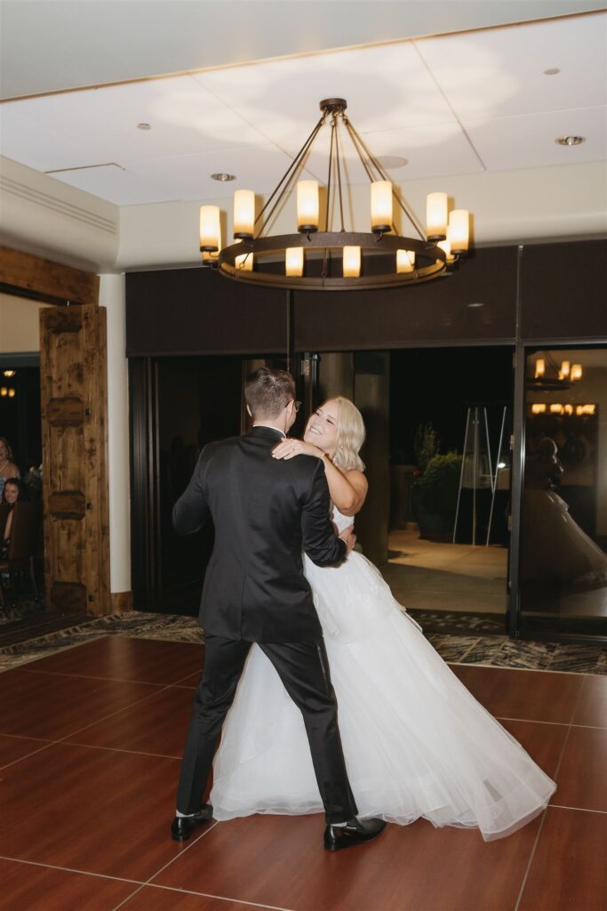 Annette Ambrose Photography, an Arizona-based Wedding Photographer, shares this classic, artsy wedding that took place at the Tonto Verde Golf Course in North Scottsdale, Arizona.