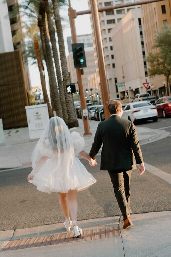 DOWNTOWN PHOENIX ENGAGEMENT photo locations with unique backdrops, from vintage hotels to modern art venues.