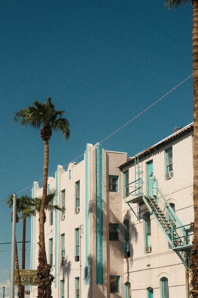 DOWNTOWN PHOENIX ENGAGEMENT photo locations with unique backdrops, from vintage hotels to modern art venues.