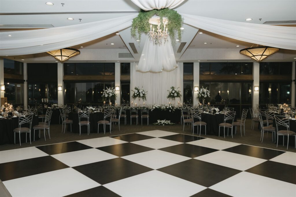 Stunning fall wedding at Gainey Ranch Golf Club in Scottsdale, featuring breathtaking mountain views, timeless details, and unforgettable moments.