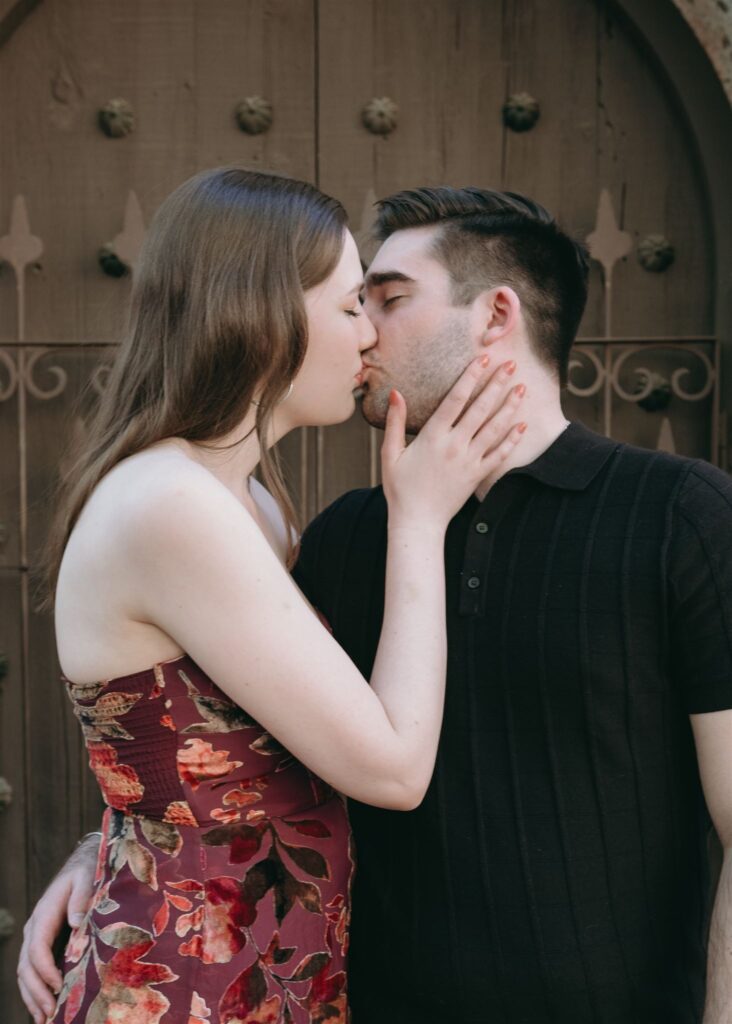 Planning engagement photos? Discover why Tlaquepaque Engagement Session in Sedona offer the perfect artistic setting for your session.