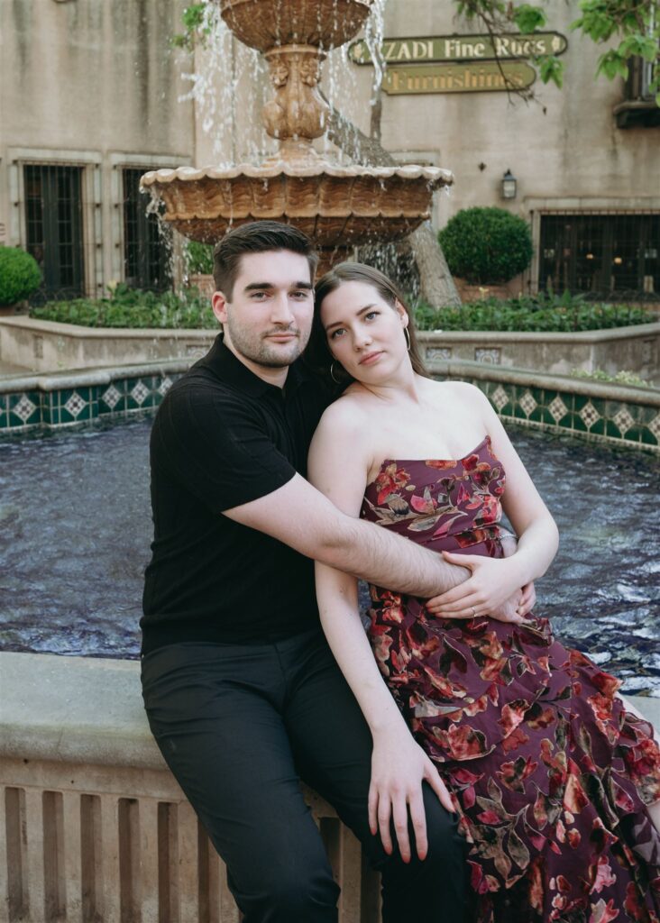 Planning engagement photos? Discover why Tlaquepaque Engagement Session in Sedona offer the perfect artistic setting for your session.