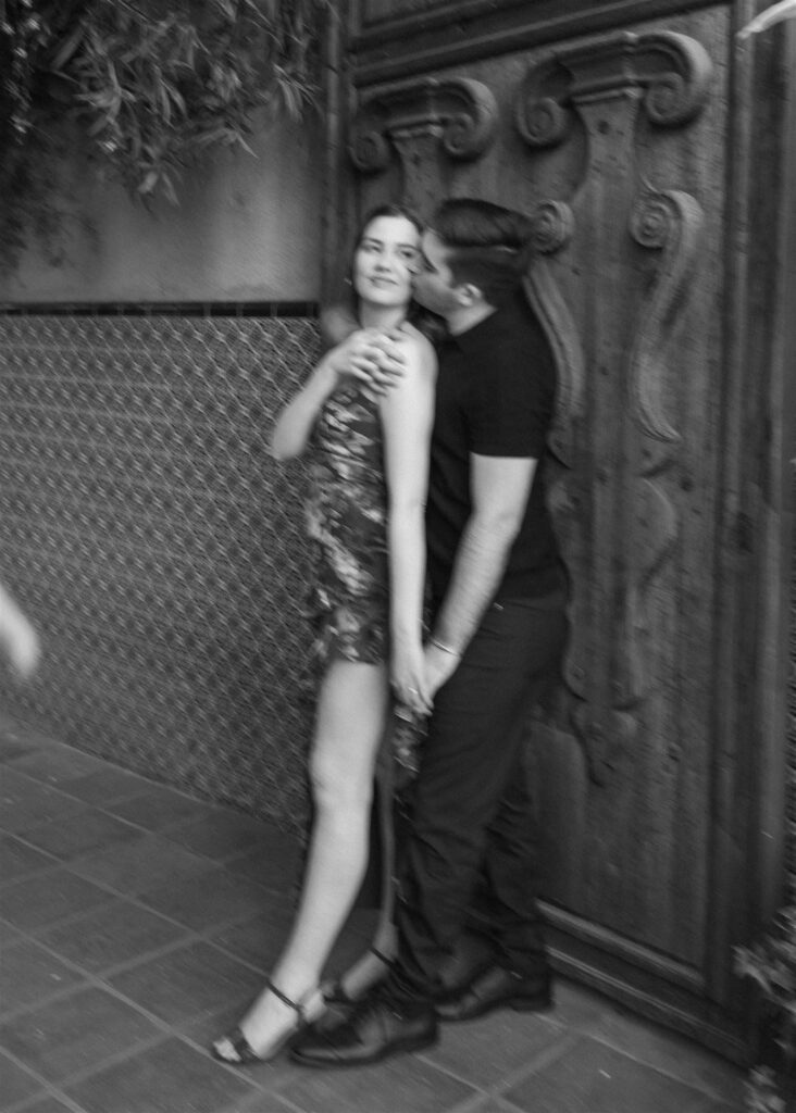 Planning engagement photos? Discover why Tlaquepaque Engagement Session in Sedona offer the perfect artistic setting for your session.